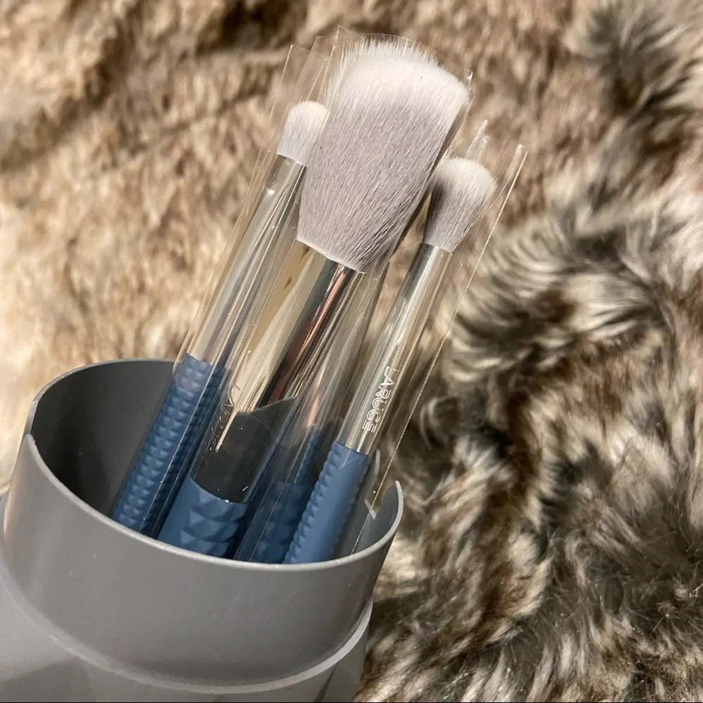 Laruce Brush Set and Holder